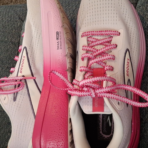 EUC!!! Womens BROOKS size 10 - Picture 12 of 12